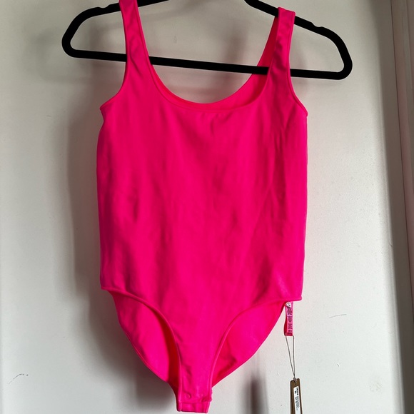 Skims Essential scoop neck bodysuit - Picture 3 of 7